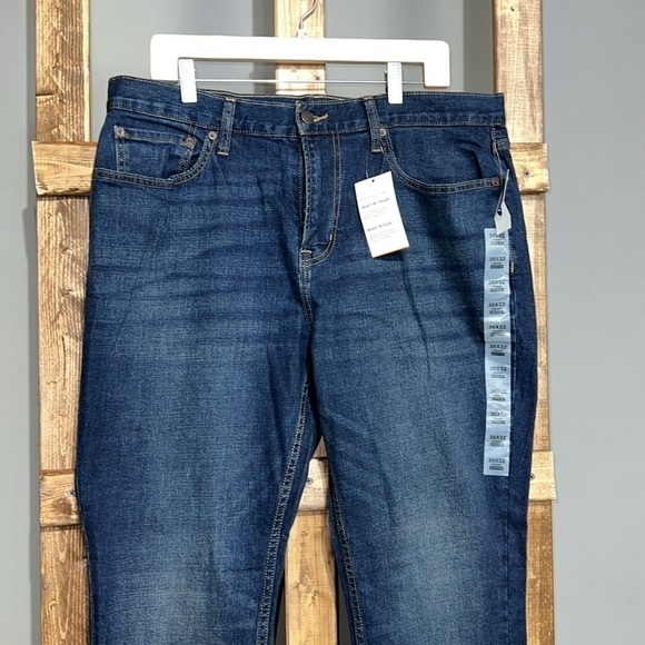 Men’s straight Old Navy built in flex jeans. Size 36 x 32. NWT. - Picture 2 of 8